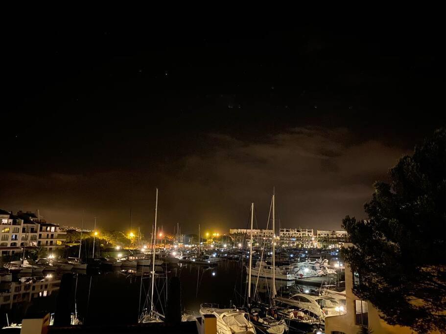 L'Atelier Marin Sur Le Port Des Marines Lägenhet Cogolin Exteriör bild